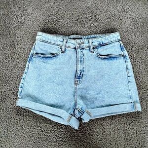 light wash jean shorts